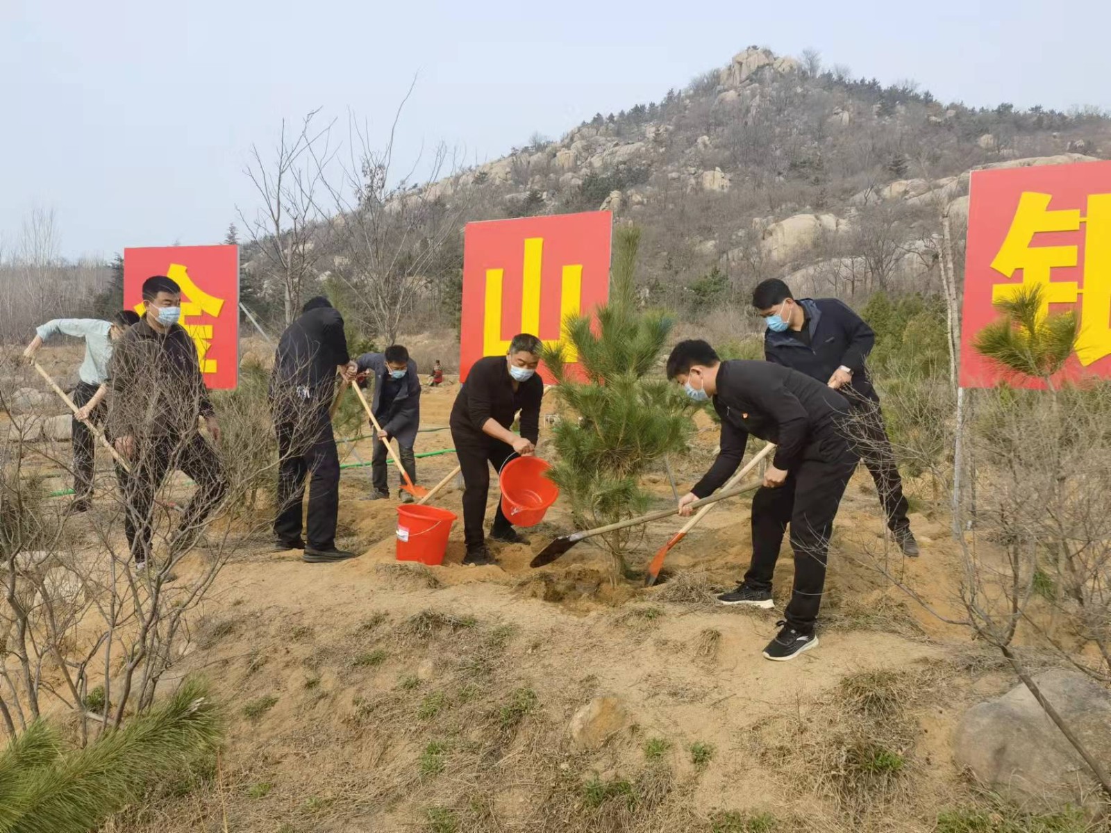 勘測院支部開展“三月學(xué)雷鋒·植樹我先行”活動